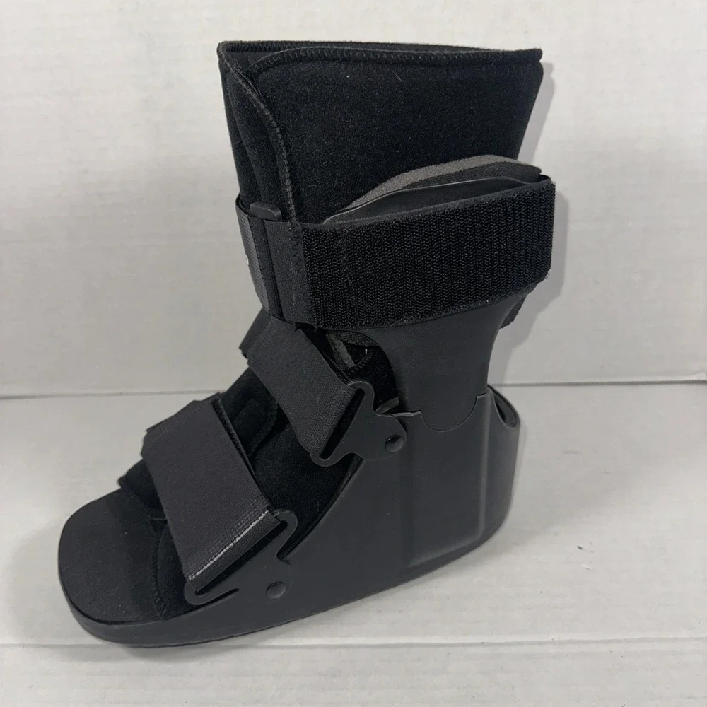 United Ortho USA14013 Adult Short Cam Walker‎ Fracture Boot, S/M, Black